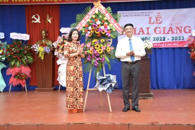 Bí thư Thành ủy Buôn Ma Thuột Từ Thái Giang dự khai giảng năm học mới tại Trường THCS Nguyễn Chí Thanh